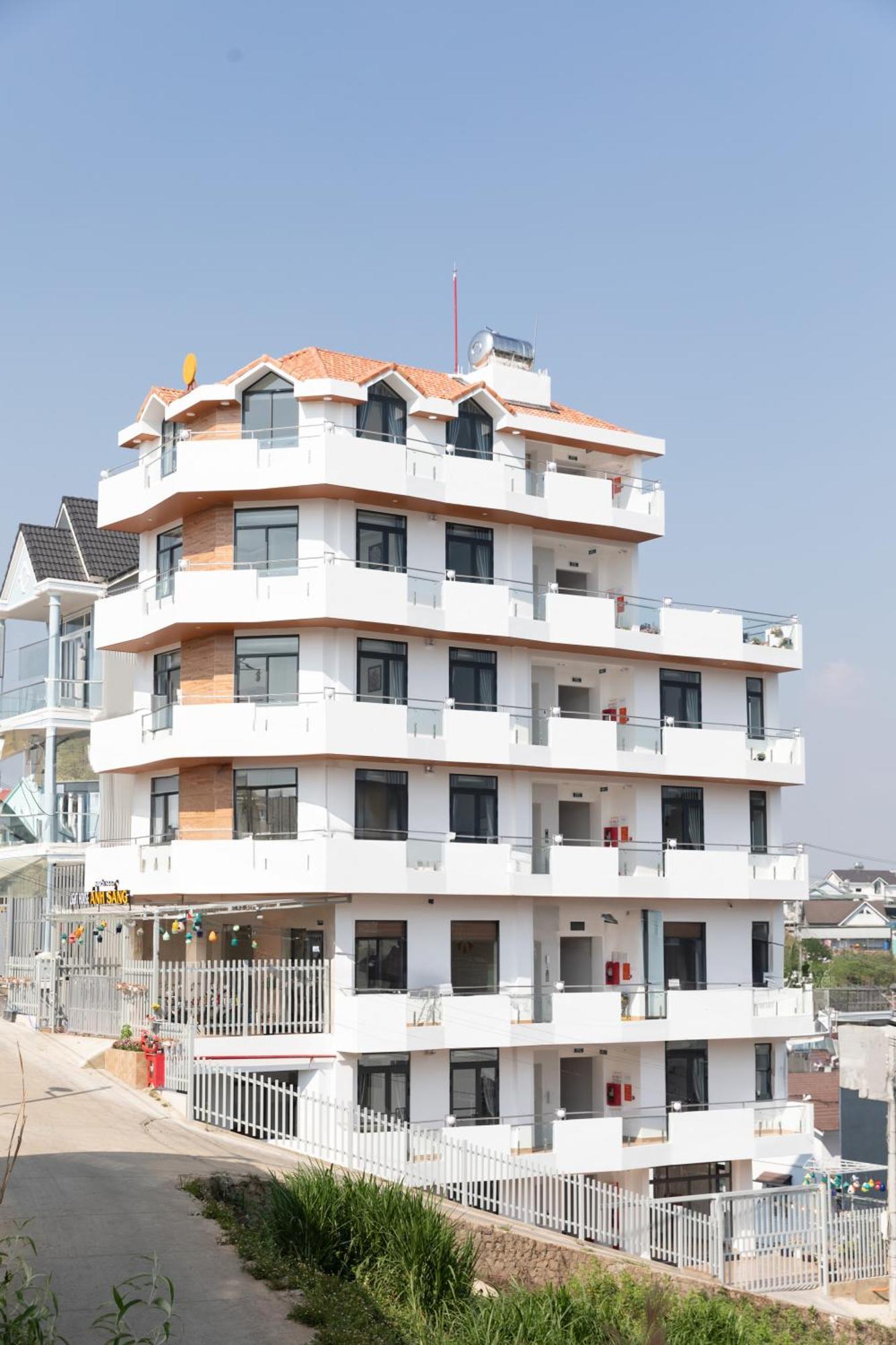 Отель Khach San Anh Sang - Light House Далат Экстерьер фото